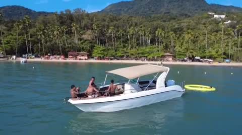 O Charter II fundeado, com o Aquadeck